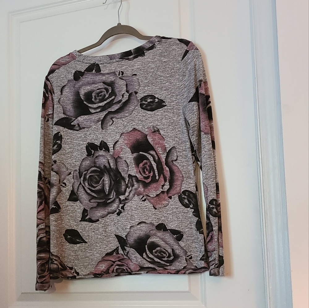 Sz L grey top w/ large flowers worn once - Picture 2 of 3